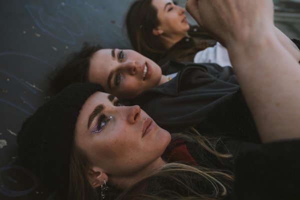 How to Style a Blazer for Business Casual in the UK's Creative Industries?