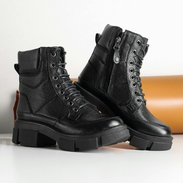 Which Boots Should You Wear for a Stylish Look in Rural UK Areas?